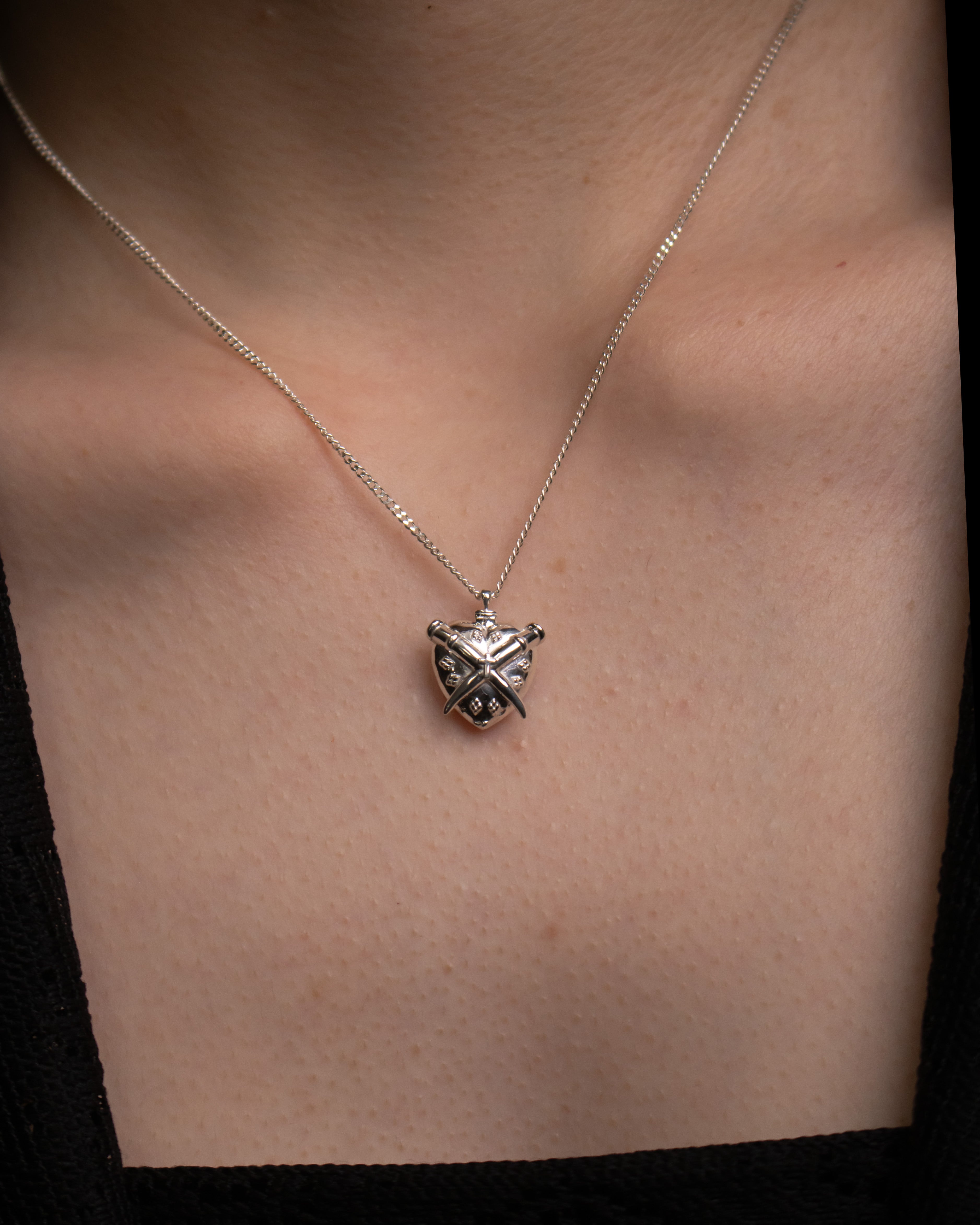LE DIFESE necklace